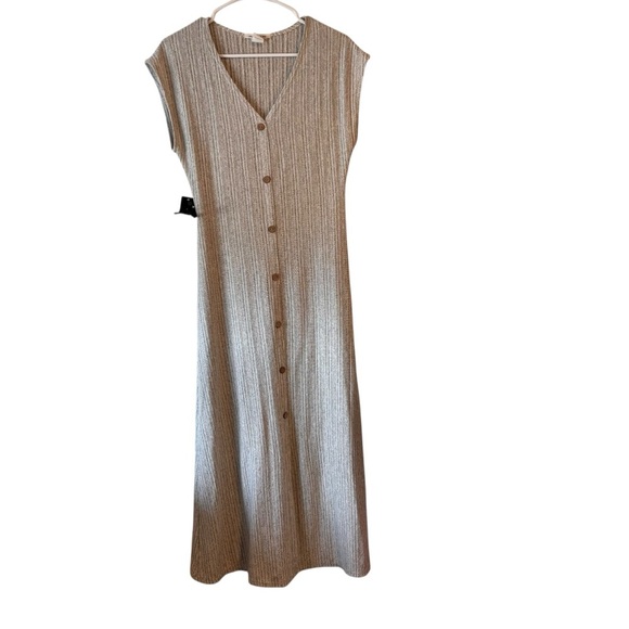 CAUTION TO THE WIND Grey & Tan Knit Maxi Dress with Buttons - Picture 2 of 9